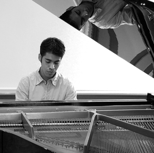 Juan Zurutuza, pianist